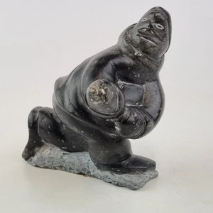 Vintage kanadische Eskimo Inuit Steinschnitzerei Skulptur Jäger mit Siegel 9 cm lang - Bild 1 von 10