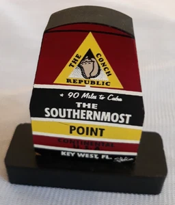 Shelia's Collectibles Estante de Madera Cuidador The Southern Most Point Key West, FL - Imagen 1 de 16