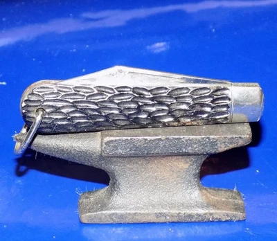 Vintage Imperial PROV. R.I. U.S.A. Cuchillo Swell End Jack con escalas de metal pintado Foto 1 de 4