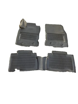 Alfombrillas "revestimiento" para piso todo clima Lexus NX200T NX300 (2015-2018) OEM 3 piezas (negras) Foto 1 de 2