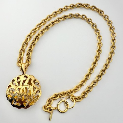 Collana lunga Chanel catena oro pendenti donna accessori tondi incisione logo