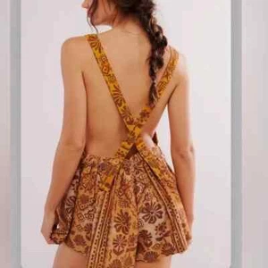 Neu Free People Palm Bay Print ärmellose Taschen Shorts Strampler L - Bild 1 von 2