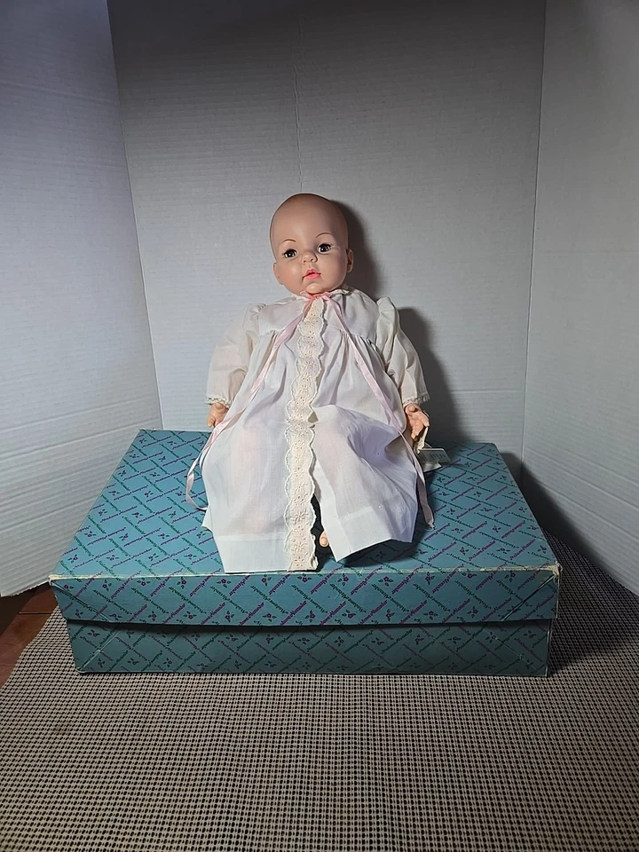 Vintage Madame Alexander Doll Victoria 5756 Crier 18" Original Clothes Box 1966 - Image 1 of 4