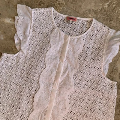 Nuevo sin etiquetas Top Kate Spade New York Blanco Ojales Botón Delantero Talla Pequeña Manga Plana Foto 1 de 4