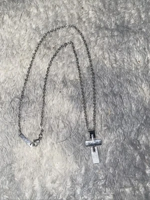 Collar cruz de plata de ley para hombre Foto 1 de 2