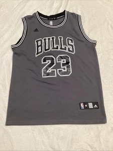 Adidas Michael Jordan #23 NBA Chicago Bulls GRIS Diseño Raro Camiseta Cosida M - Imagen 1 de 15