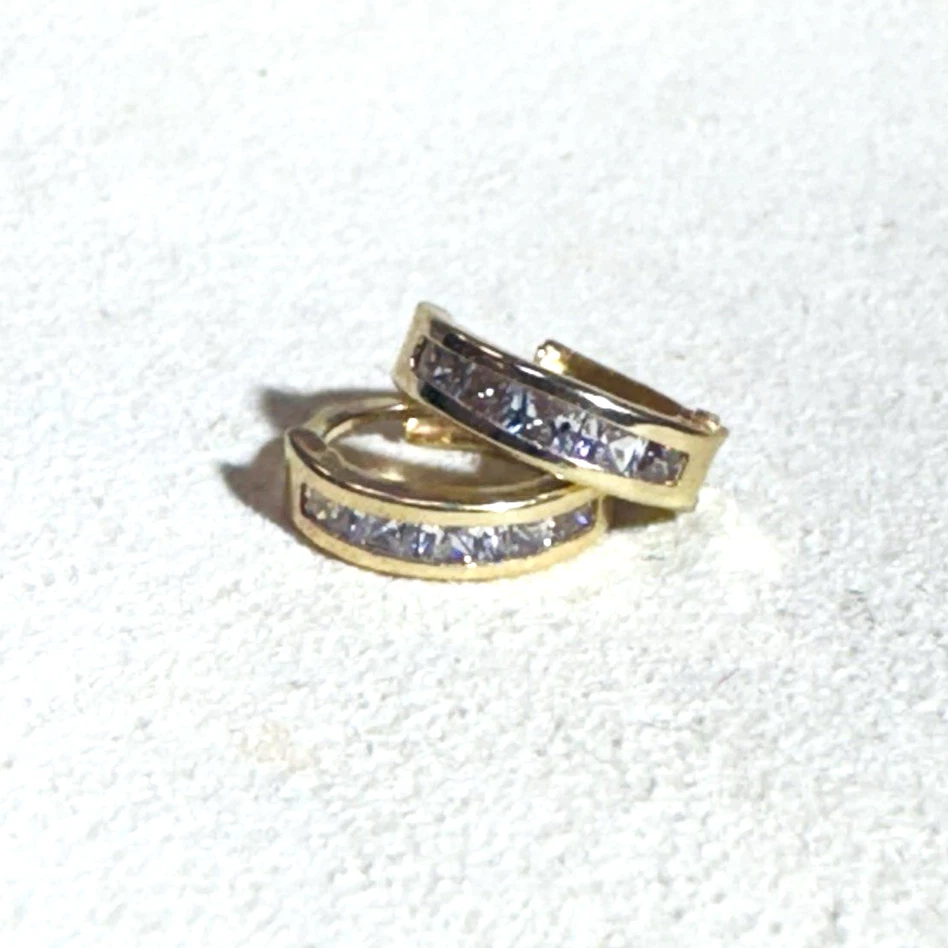 Cute! Solid 10K Yellow Gold Huggie Earrings 7mm inner  10mm outer - Image 1 of 4