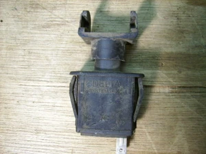 Interruptor de luz montado en panel de instrumentos John Deere 325 - Imagen 1 de 3