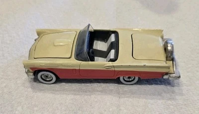 Corgi  1950's Ford Thunderbird 1:32, 2-Tone - Image 1 of 4