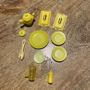 Barbie Größe 1:6 gelb Vintage und andere Küchenartikel Konvolut 12 - Bild 1 von 2