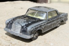 CORGI 230 MERCEDES BENZ 220SE COUPE   to restore  1960s..