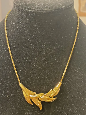 Vintage signed Monet Gold tone Leaf Articulated Pendant Necklace modernist retro - Image 1 of 4