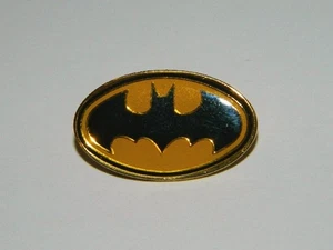 Batman Costume Chest Bat Comic Logo Enamel Metal Pin 1988-89 NEW UNUSED - Picture 1 of 1