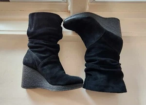 Botas holgadas para mujer negras de gamuza de cuero superior media pantorrilla de goma con tacón de cuña talla 7,5 - Imagen 1 de 6