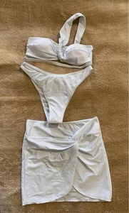 Ladies White 3-piece bikini set with skirt - Picture 1 of 4