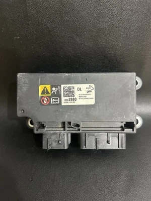 Módulo de control GMC Sierra Chevrolet Silverado SRS 2014-2019 13592880 Foto 1 de 3