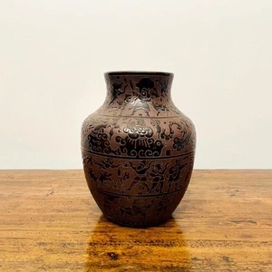 Sublime jarrón BIEN HOA marrón con decoraciones de guerrero de terracota - Imagen 1 de 8