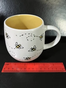 Taza de cerámica Bumblebee de Prima Design, interior amarillo - Imagen 1 de 5