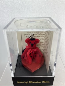 World of Miniature Bears di Becky Wheeler Ladybug ottime condizioni - Foto 1 di 16