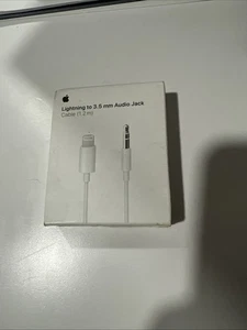 Apple 1.2m Lightning to 3.5 mm Audio Cable - White (MXK22AM/A) - Photo 1 sur 3