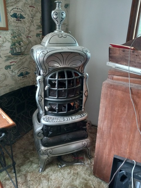 https://www.ebay.com/b/Collectible-Heating-Stoves/163017/bn_55191959