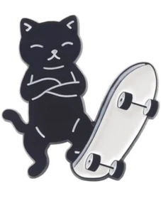 Skateboarding Cat Enamel Pin Badge Gift for any Skater or skaterboy skate Gift - Picture 1 of 1