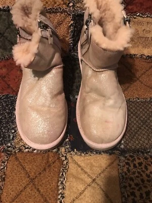 Botas UGGS Rosa con Brillo Dorado Símbolo Cáncer Mujer Talla 8 Foto 1 de 4