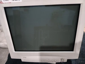 Compaq P700 CRT Trinitron Monitor - Picture 1 of 9