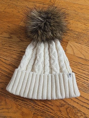 The North Face Oh mega☃️Gorro de piel Pom ❄️ Crema Usado en Excelente Condición Foto 1 de 4