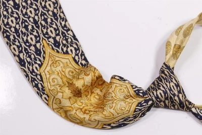 Gravata Versace Vintage Anos 90 Azul Marinho Ouro Cabeça de Medusa Seda  - Imagem 1 de 4