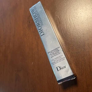 DIOR DIORSHOW MAXIMIZER 3D TRIPLE ACCIÓN IMPRIMACIÓN DE PESTAÑAS - MÁSCARA DE PESTAÑAS DE SUERO 0,33 oz/10 ml - Imagen 1 de 5