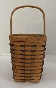 Cesta de clavija grande Longaberger 1996 Heartland con protector de plástico - Imagen 1 de 7