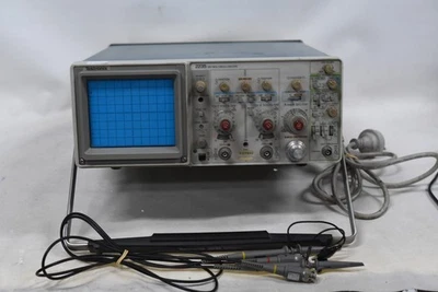 Osciloscopio Portátil Tektronix 2235 - 100 MHz Doble Traza, Doble Base de Tiempo - PROBADO Foto 1 de 4
