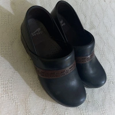 Dansko Womens Work Clogs Size 39 U.S. 8 M Black Leather Occupational Clinic - Image 1 of 4