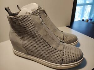 Madden Girl Gray Suede like Ankle Boots. Side Zip.Women's 10M. Excellent Cond.