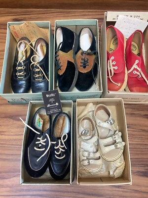 LOTE DE 5 PARES De Colección Bebé Niño Niño Zapatos Cuero Terciopelo Cajas Recibos DAÑADOS Foto 1 de 4
