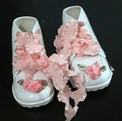 Pitter Patter *NUEVO* Zapatos de bebé de vinilo charol blanco y melocotón talla 5 para niña pequeña Foto 1 de 3