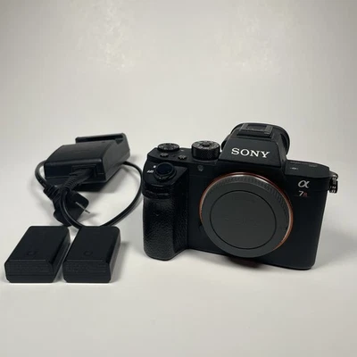 Sony Alpha a7R ii - ILCE-7RM2 A7R II sin espejo solo cuerpo D, batería, cargador Foto 1 de 4