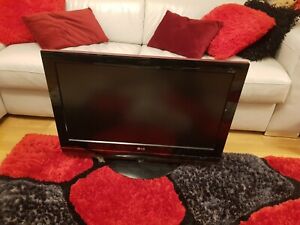 2008 LG 32-inch TV 32LG7000 Full HD 1080p, 2xHDMI, not working. Comes with stand