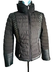 Chaqueta acolchada GUESS Aurora Cape para mujer talla grande - Imagen 1 de 6