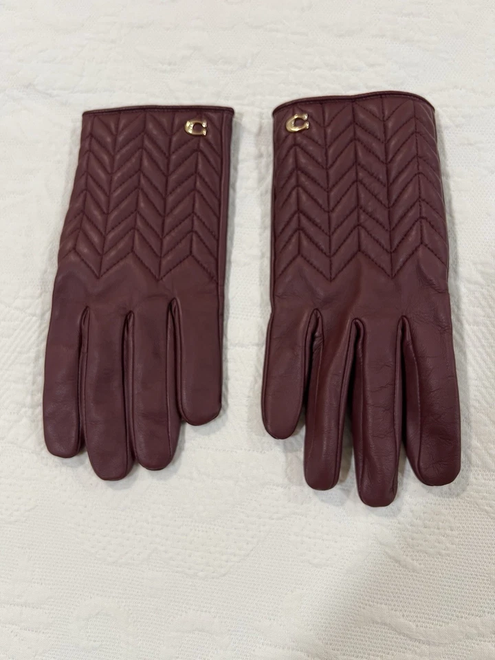 Guantes Coach Esculpidos Firma Acolchados Cuero Oveja Color Rojo Vino Talla 8 Foto 1 de 4