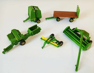 1/64 Ertl John Deere Granja Juguete Lote de 5 Equipo de Exposición Empacadora Rastrillo Vagón Foto 1 de 4