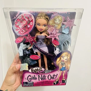 2004 MGA Bratz Girls Nite Out Yasmin Doll TOTY AWARD NRFB - Picture 1 of 9