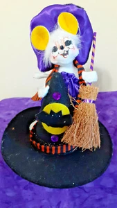 ANNALEE 2008 Halloween Mouse on Witch Hat with Broom - Picture 1 of 3