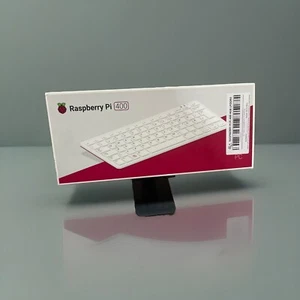 Raspberry Pi 400 (microSD, Broadcom BCM2711, 1,80 GHz, 4GB, DE Tastaturbelegung) - Bild 1 von 3