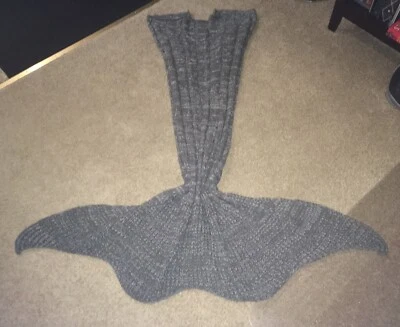 Manta cola sirena adulto, gris jaspeado tejido usada en excelente estado Foto 1 de 4