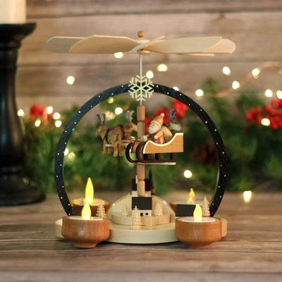 Pirámide de Papá Noel en la noche de Navidad Foto 1 de 4