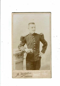 photographie cdv Homme MILITAIRE n°133 dans le col THILLIER Photographe à ANGERS - Picture 1 of 2