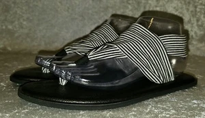 Woman's Sanuk Yoga Mat Slingback Black & White Striped Thongs Sandals Size 6/7 - Picture 1 of 9