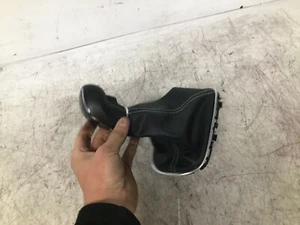 Vauxhall Astra K MK7 2017 - Polaina y perilla de cambio manual de 5 velocidades - Aro V - Imagen 1 de 2